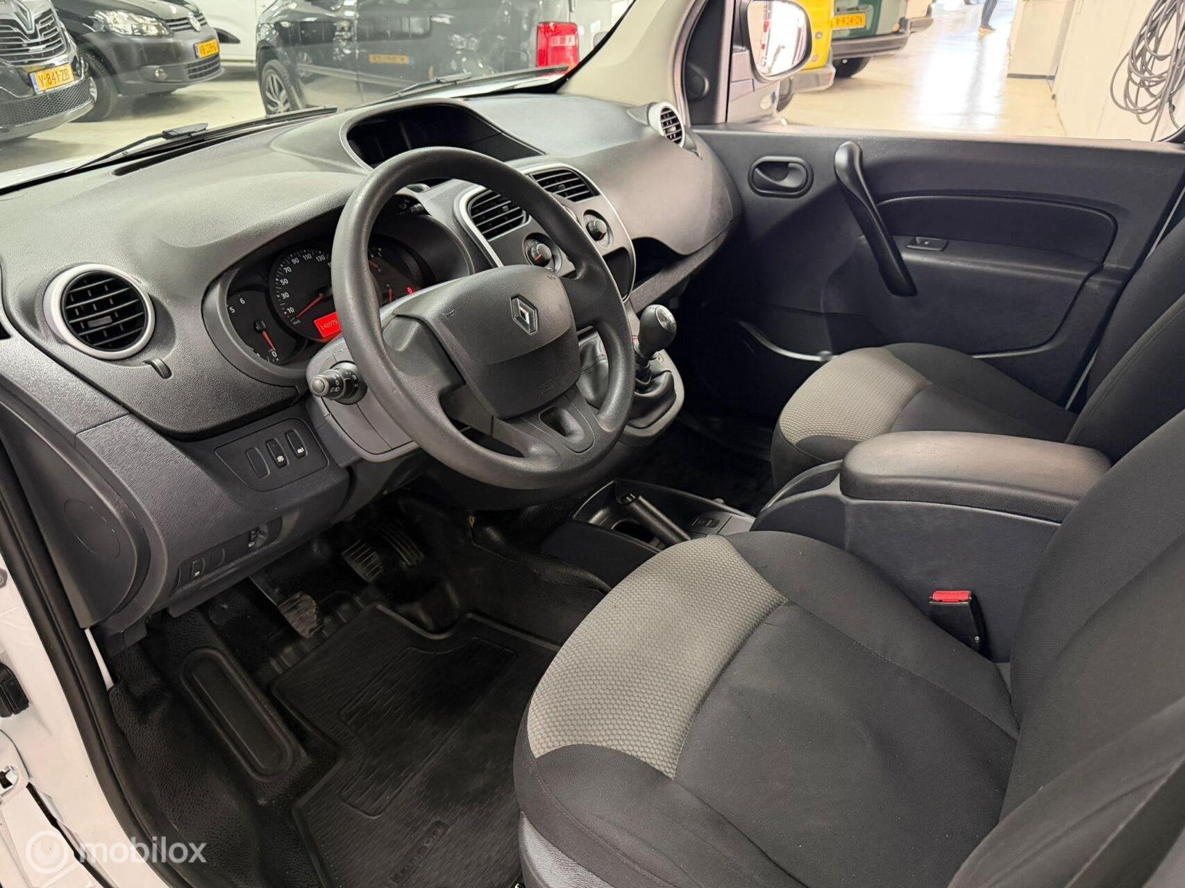 Foto 5 van Renault Kangoo 1.5 Blue dCi 2 Schuideuren Airco