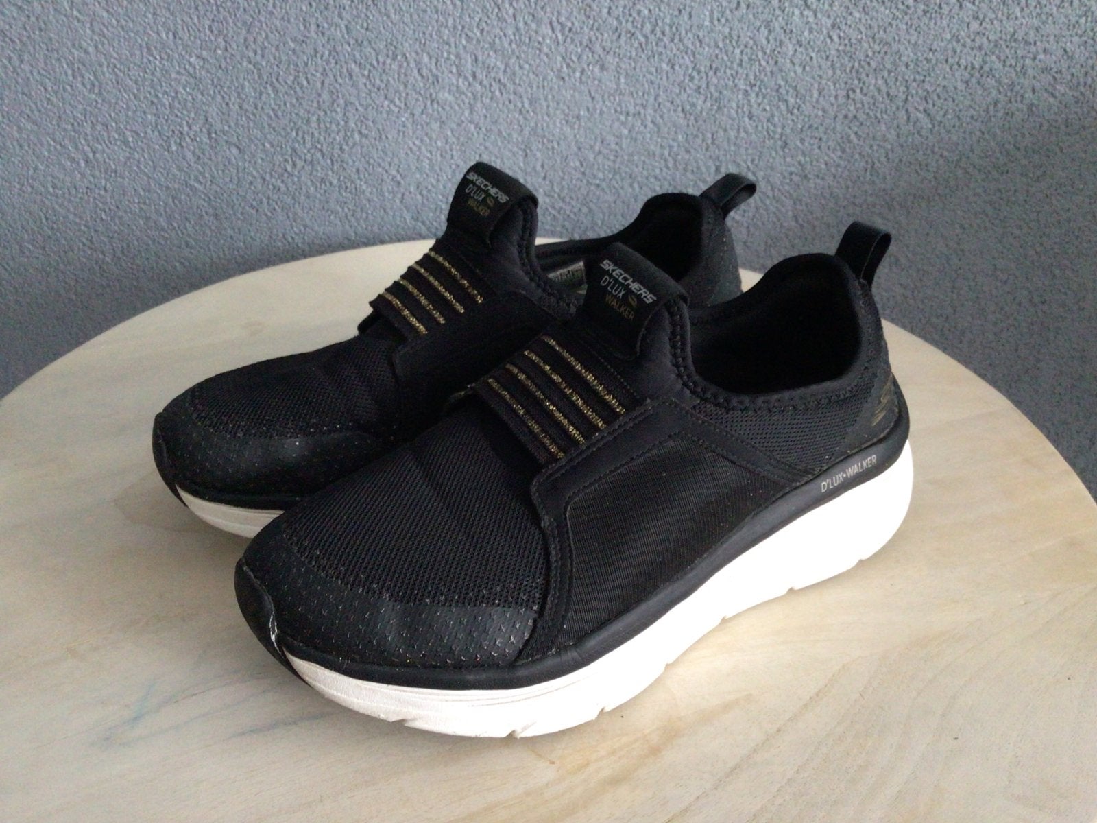 Comfortabele zwarte Skechers D'Lites Walker sneakers, maat 3, Kleding | Dames, Schoenen, Ophalen, Gedragen, Zwart, Sneakers of Gympen