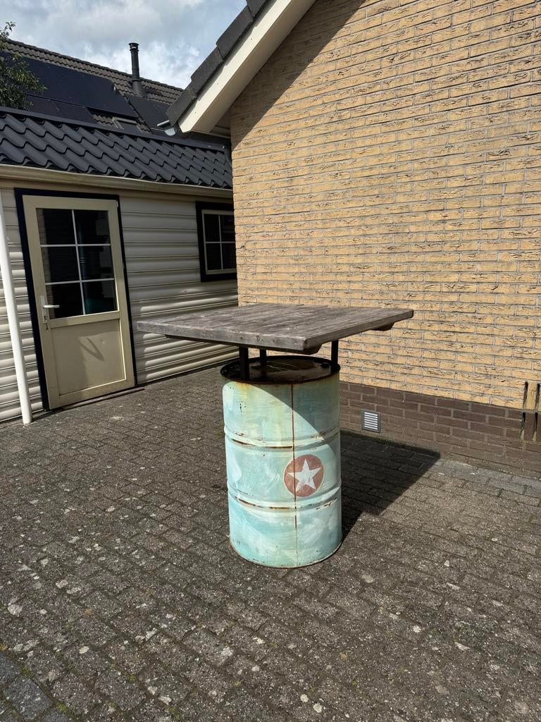 Unieke bartafel van olievat met houten blad, Tuin en Terras, Ophalen, Gebruikt, Vierkant, Hout