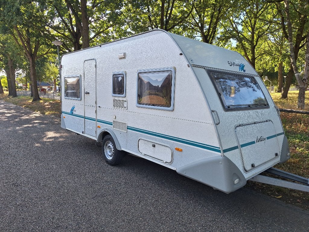 Zeer nette Eifelland Holiday, Rondzit, Dwarsbed, 750 - 1000 kg, Schokbreker