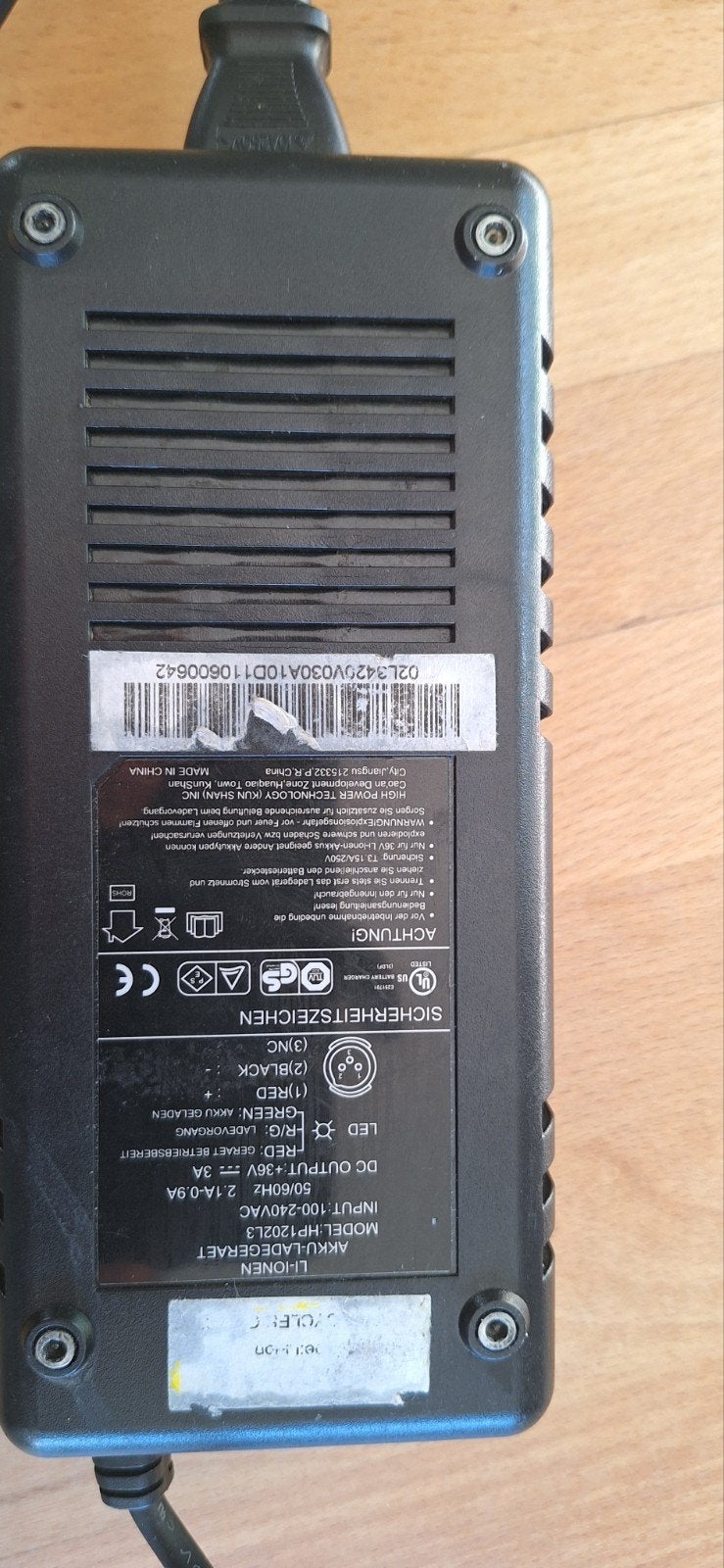Universele Oplader 36V 2.1A (2.5mm DC-stekker), Ophalen, Gebruikt