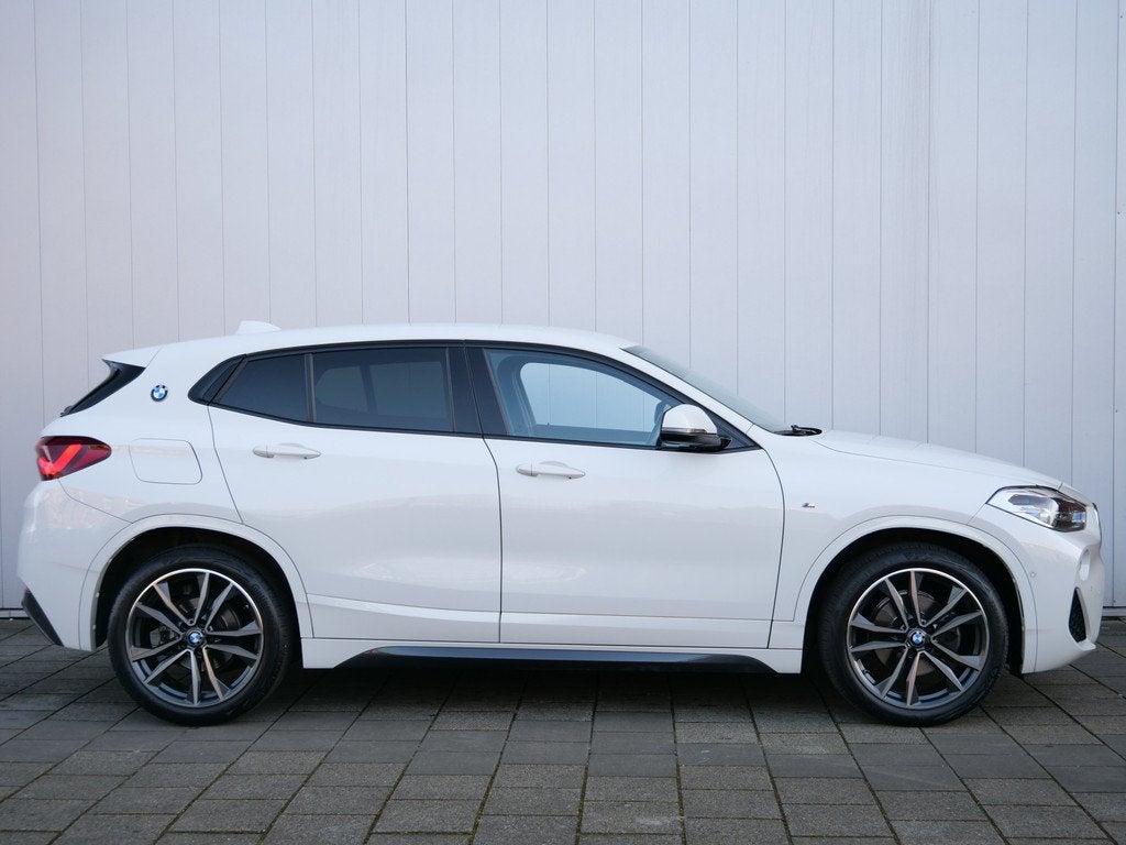 BMW X2 sDrive18i High Executive M-Sport 19 Inch / LED / Trek, Auto's, BMW, Voorwielaandrijving, Gebruikt, Leder en Stof, Wit