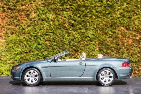 BMW 645 Ci Cabrio Maisto 1/18 Zeer Fraai, Ophalen of Verzenden, Zo goed als nieuw, Auto, Maisto