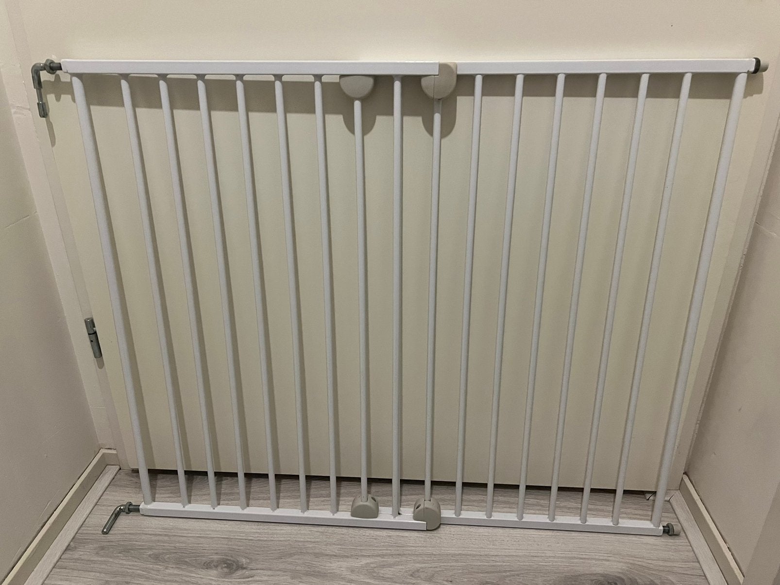 Safety1st - wall fix - traphekje - uitschuifbaar - metal wit, Ophalen, 100 tot 115 cm, Zo goed als nieuw, Klemhekje