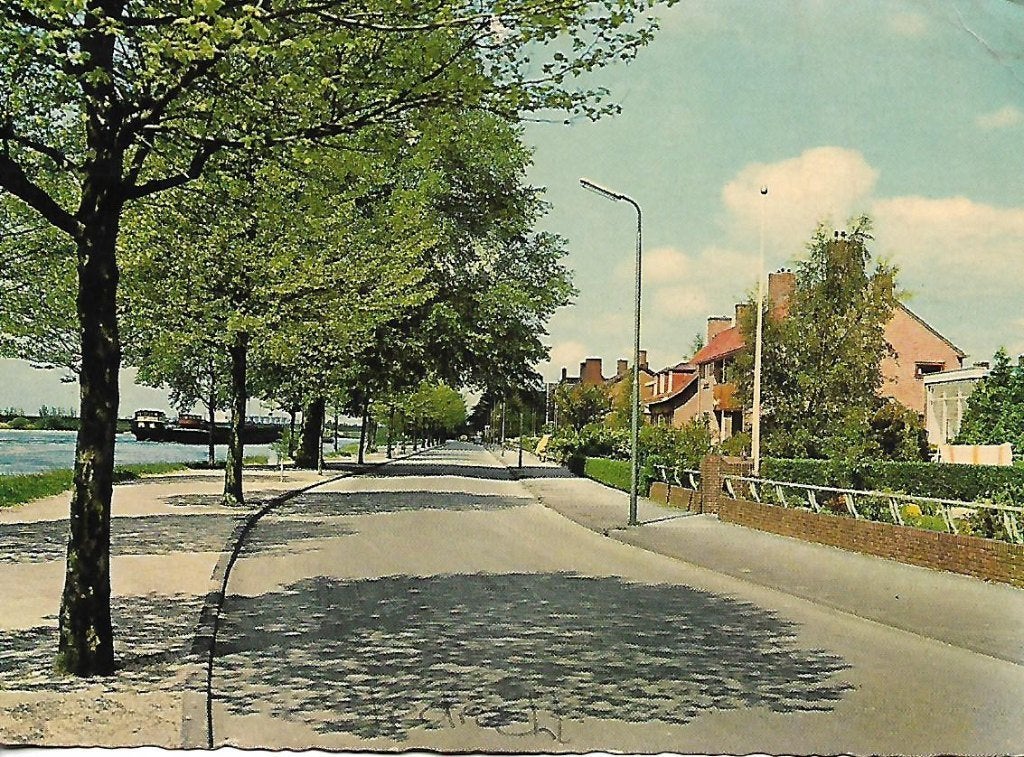 Sliedrecht- -Adriaan Volkersingel en Merwede., Verzenden, 1940 tot 1960, Gelopen, Zuid-Holland