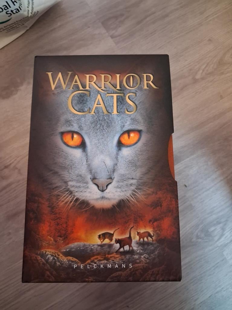 Warrior Cats Serie 1 - De Wildernis in (Boek 1-6), Ophalen of Verzenden, Zo goed als nieuw, Erin Hunter, Fictie algemeen