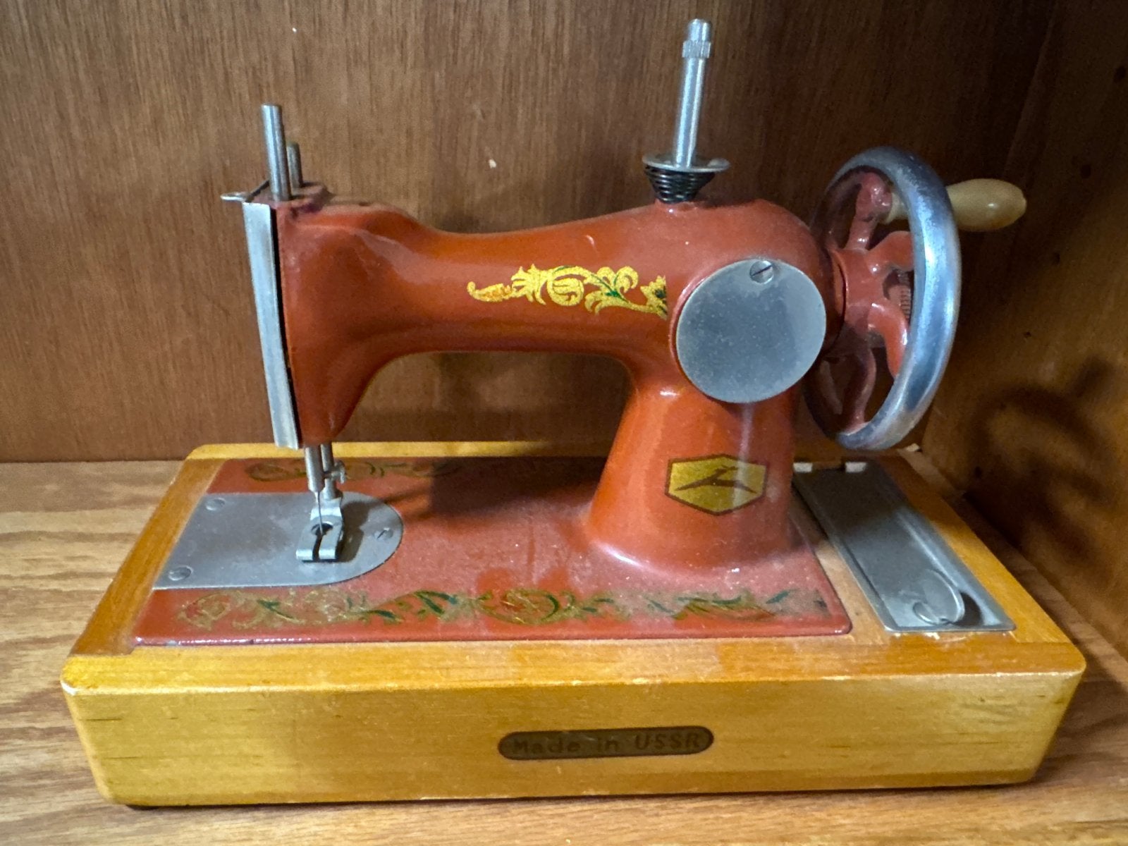 Vintage Naaimachine - Made in USSR - Decoratief, Antiek en Kunst, Antiek | Naaimachines, Ophalen of Verzenden