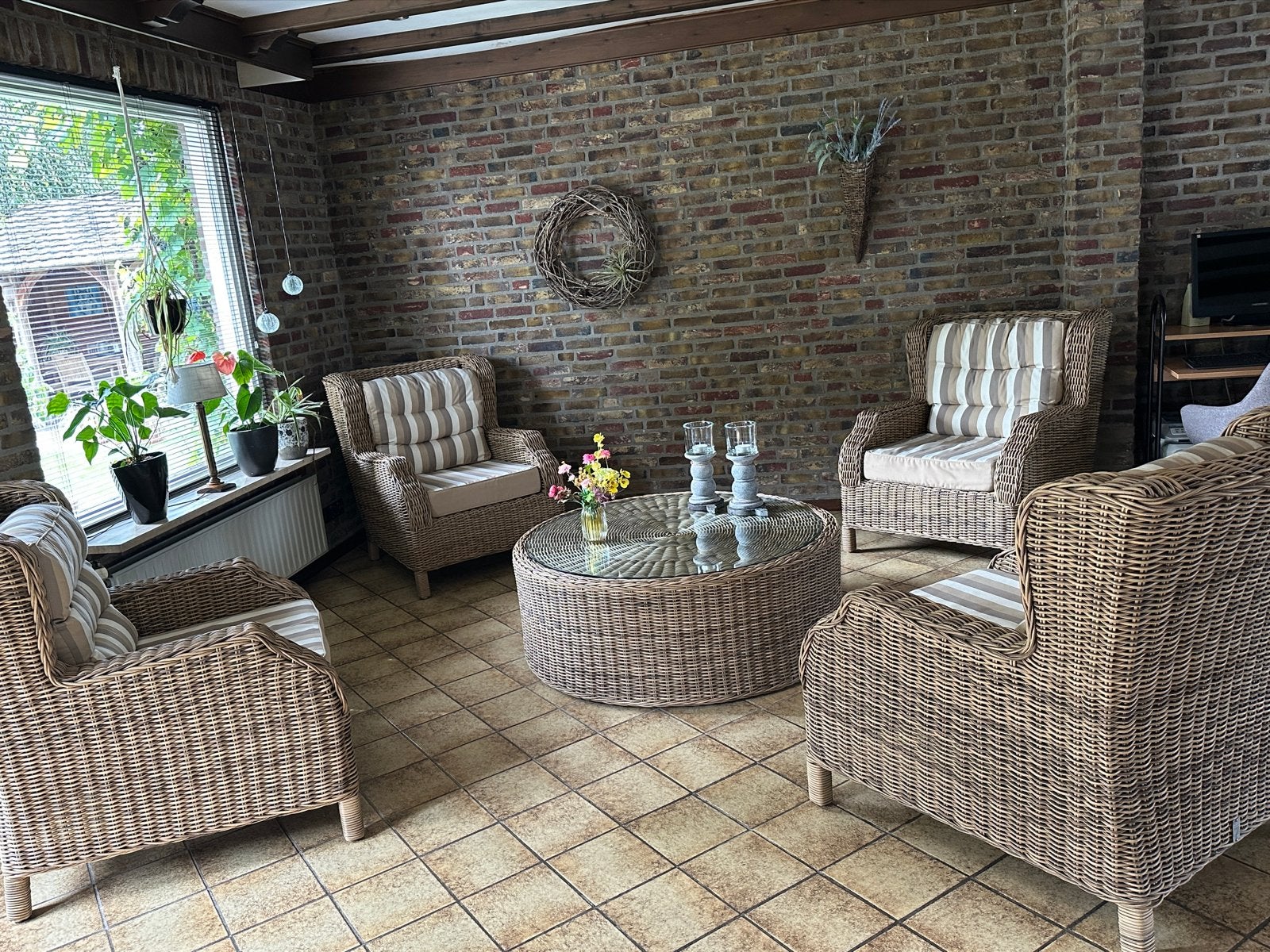 Beach 7 Tuinset met 4 stoelen en ronde tafel