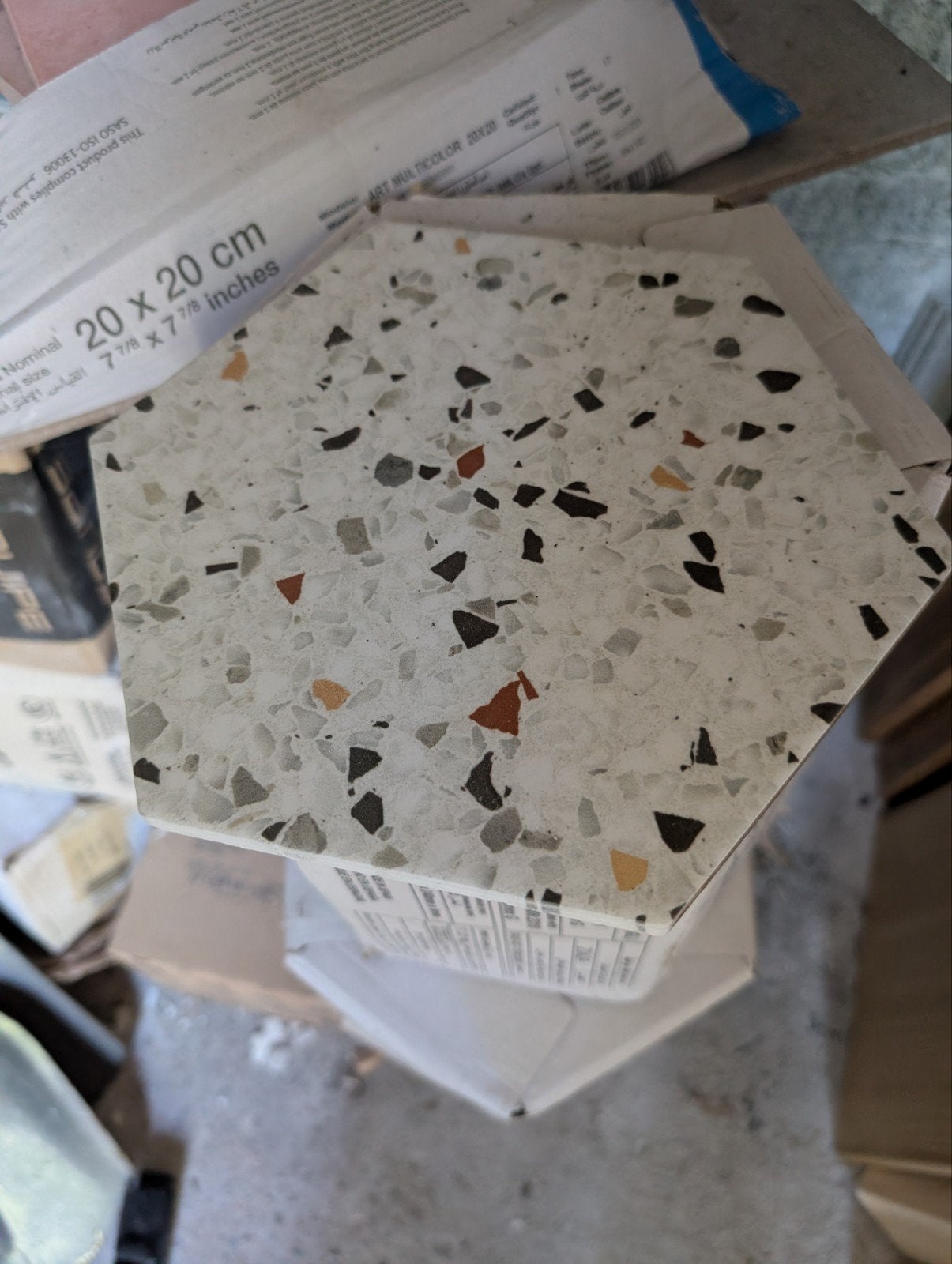 ongeveer 3 m² hexagon terrazzo tegels - Nieuw in doos, Doe-het-zelf en Verbouw, Tegels, Ophalen, Nieuw, Keramiek, Vloertegels
