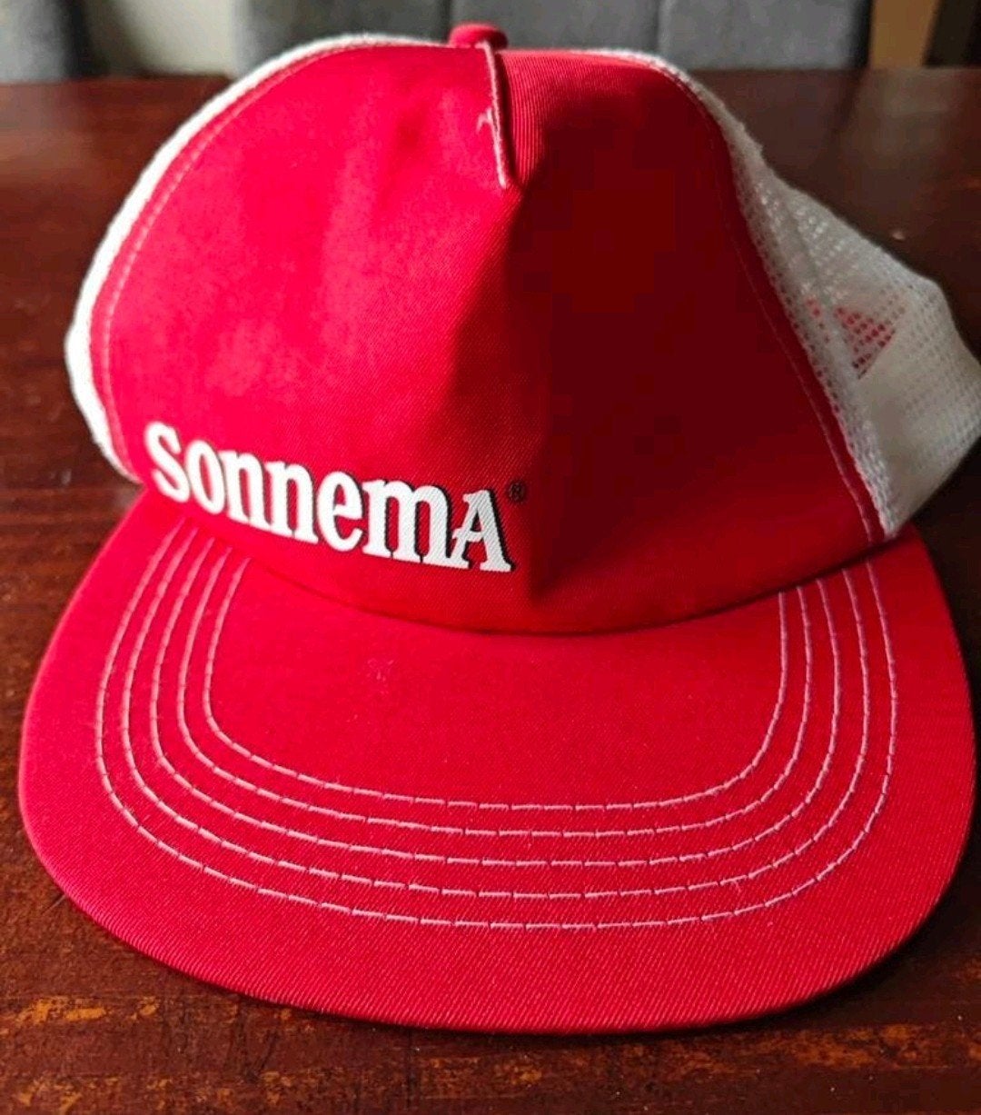 Sonnema pet rood/wit - Zo goed als nieuw, Sonnema, One size fits all, Ophalen of Verzenden, Pet