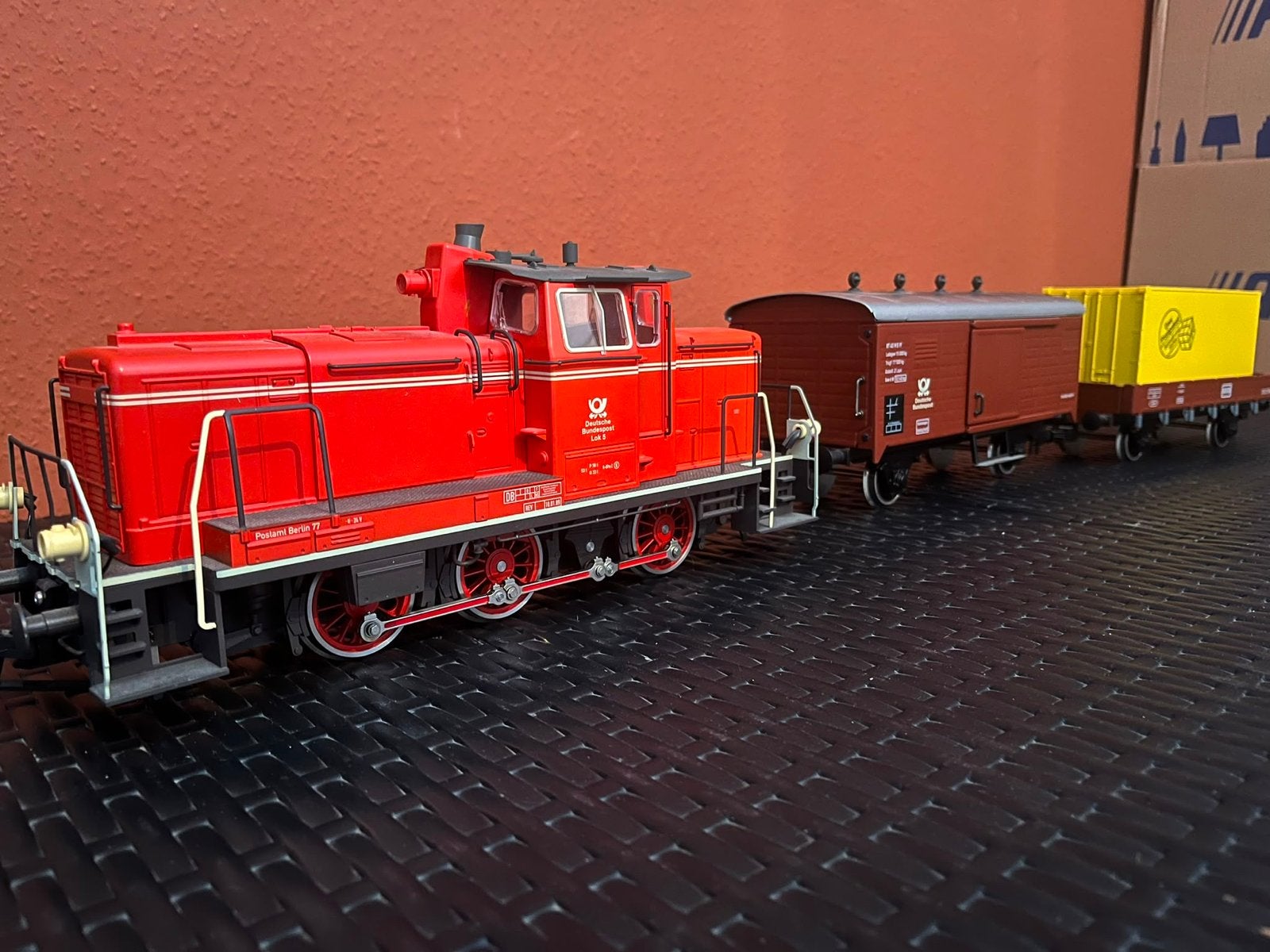 Märklin rode post Locomotief en Wagons, speciale uitgave, Ophalen, Treinset, Gelijkstroom of Wisselstroom, Zo goed als nieuw