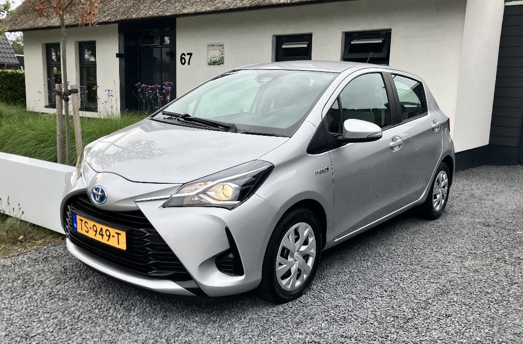Toyota Yaris 1.5 Hybrid 100pk 5Drs grijs Airco/Cruise/Camera, 40 €/maand, Euro 6, 4 cilinders, Origineel Nederlands
