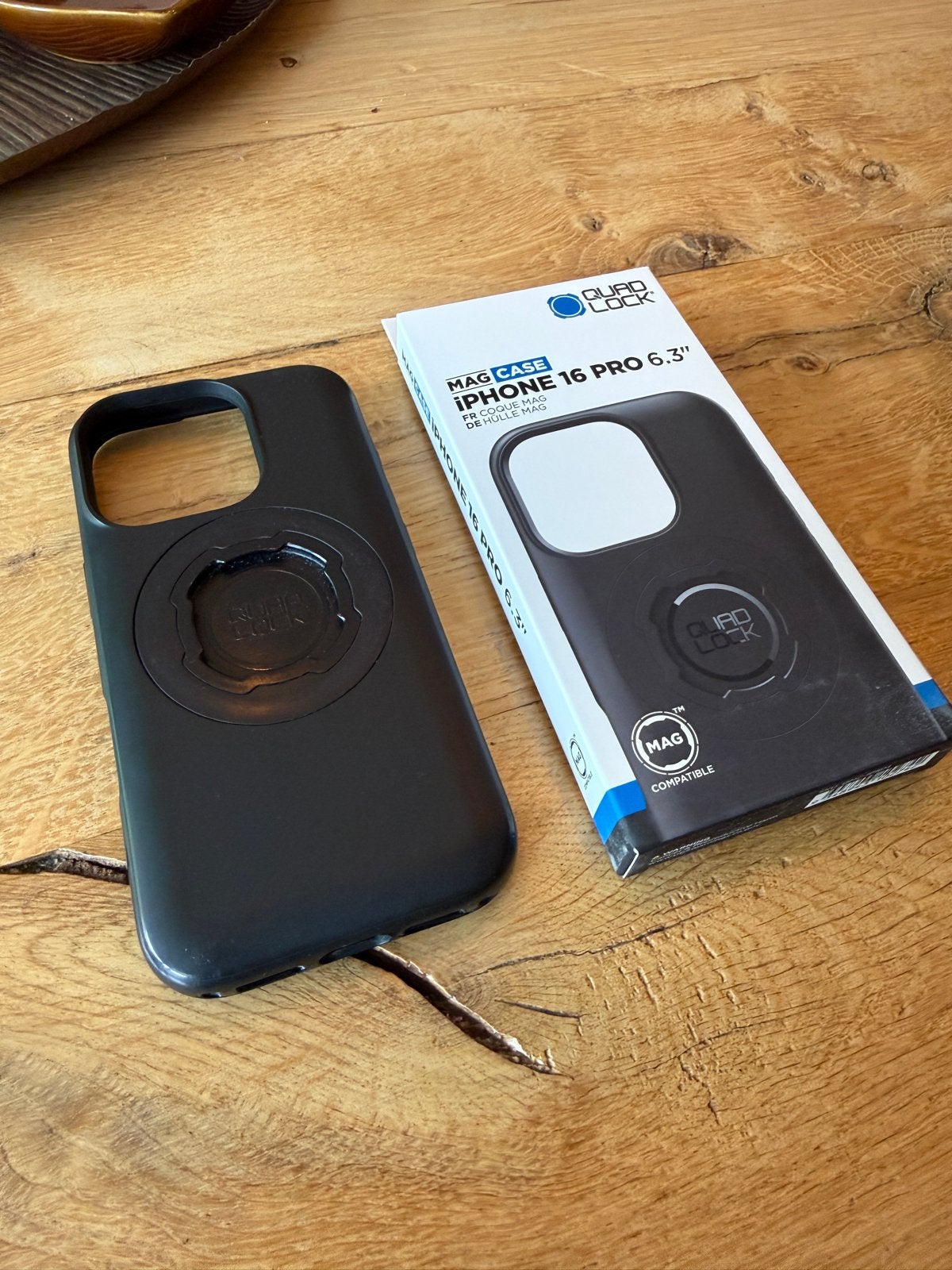 Quad Lock Mag Case voor iPhone 16 Pro 6.3", Telecommunicatie, IPhone 16 Pro, Zwart, Draadloos opladen, Frontje of Cover