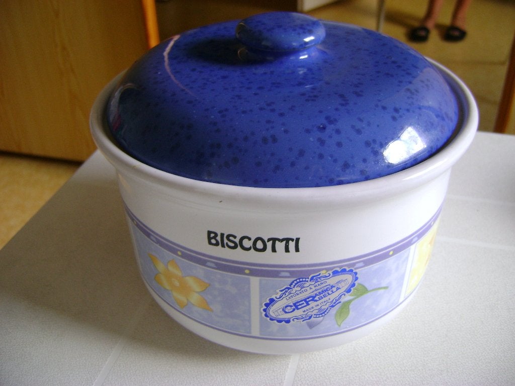 aardewerk koektrommel blauw/wit 19brx12h met biscotti erop, Verzamelen, Blikken, Ophalen of Verzenden, Zo goed als nieuw, Koek(jes)