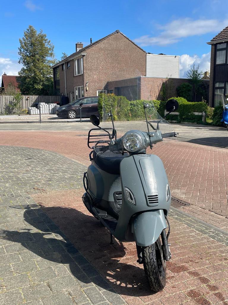 Btc Riva in topstaat - Geel kenteken – 1632 km - 2021, Ophalen, Zo goed als nieuw