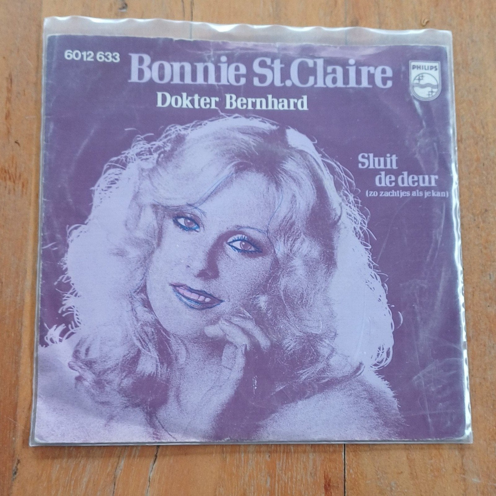 Bonnie St .Claire, Ophalen of Verzenden, Zo goed als nieuw, Nederlandstalig