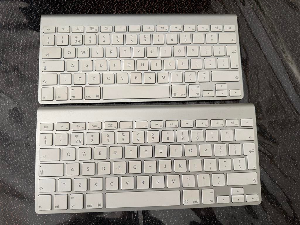 2x Apple Magic Keyboard A1314 - Draadloos QWERTY Toetsenbord, Computers en Software, Toetsenborden, Ophalen of Verzenden, Qwerty