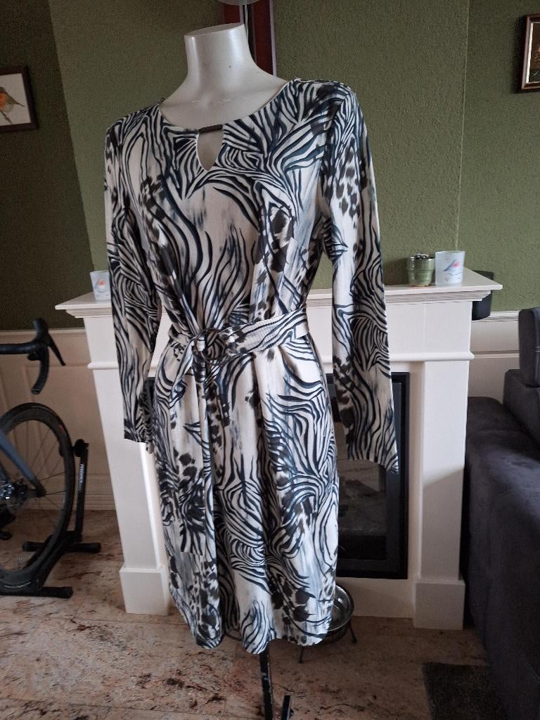 K-design K design Groen crème jurk L bijna nieuw, K-design, Maat 42/44 (L), Ophalen of Verzenden, Zo goed als nieuw