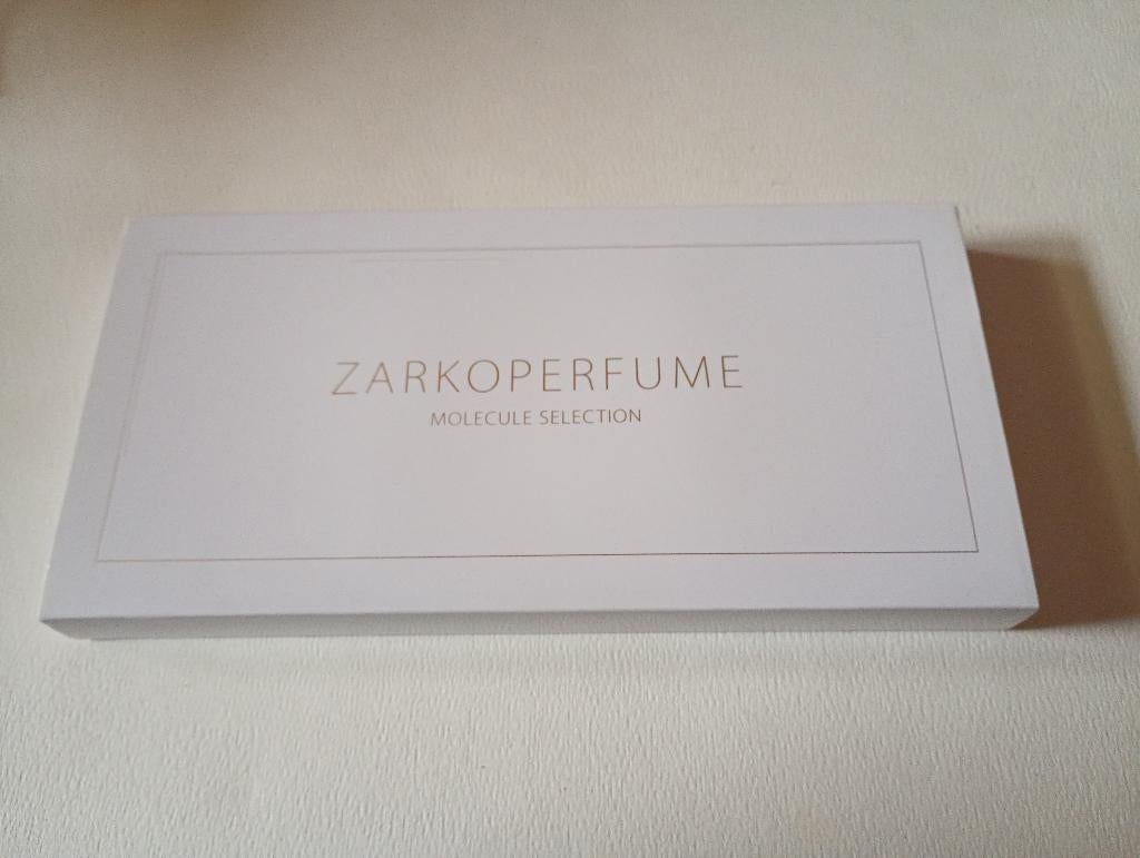 Zarkoperfume Molecule Selection / proefjes Muse Love Youth, Sieraden, Tassen en Uiterlijk, Uiterlijk | Parfum, Ophalen, Nieuw