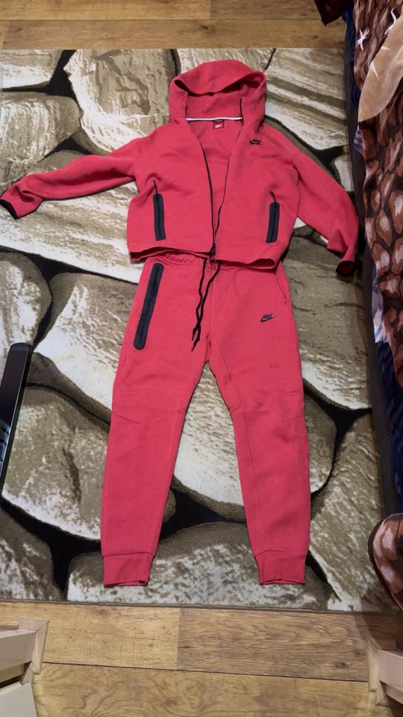 Nike Tech Fleece Rood, Ophalen of Verzenden, Zo goed als nieuw, Rood, Algemeen