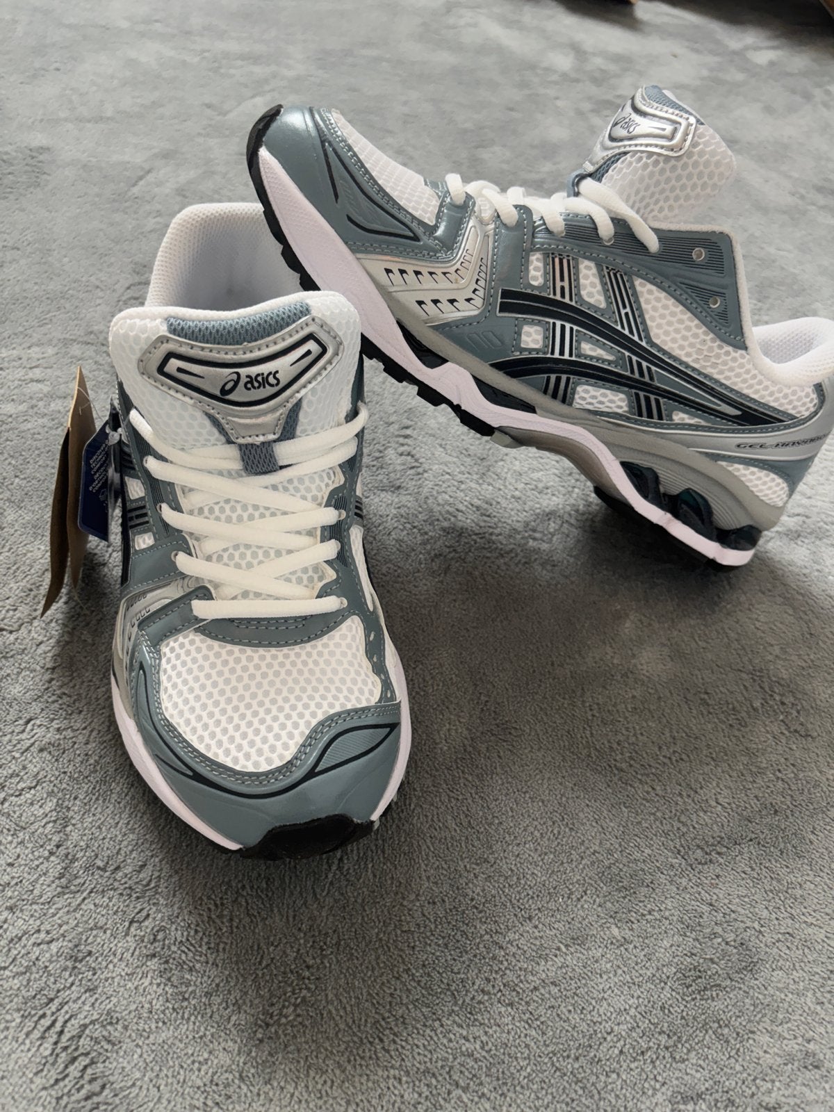 Nieuwe Asics Gel-Kayano 14 - Maat 43,5 met prijskaartje, Nieuw, Ophalen of Verzenden, Sneakers of Gympen, Grijs