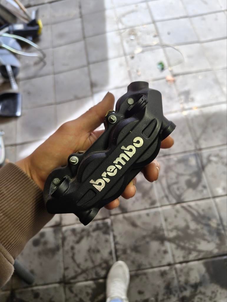 Brembo 100mm remklauw rechts- Gebruikt, Motoren, Ophalen of Verzenden, Gebruikt