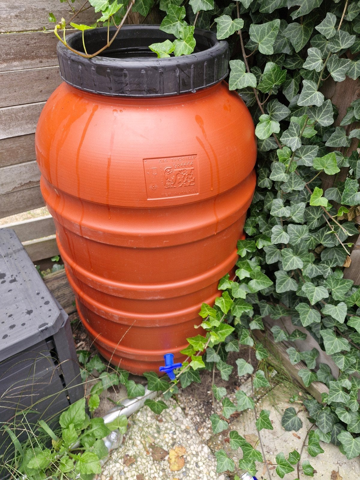 Regenton 200L met kraantje - Zo goed als nieuw, Tuin en Terras, Ophalen, Kunststof, Met kraantje, 150 liter of meer