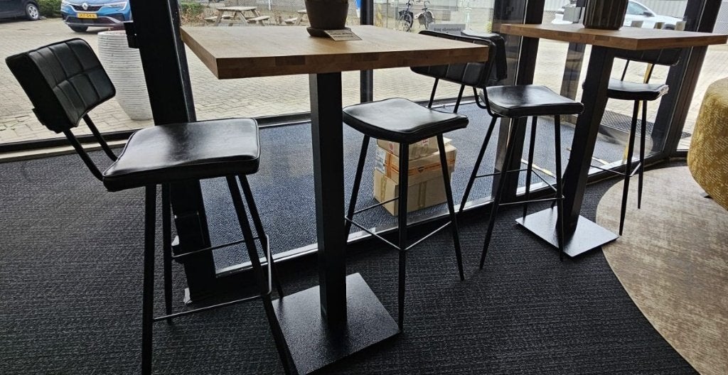 bartafels met 4 zwarte barkrukken – 70x70x110 cm, Ophalen, Gebruikt, 60 tot 90 cm, 4 krukken