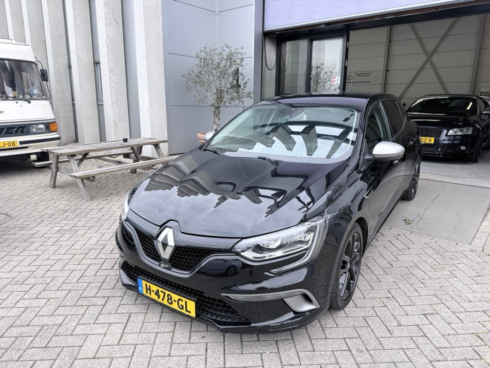 Renault Mégane 1.6 TCe GT 205PK! Automaat! BOSE! HUD! CAMER, Dealer onderhouden, Gebruikt, 4 cilinders, 1650 kg