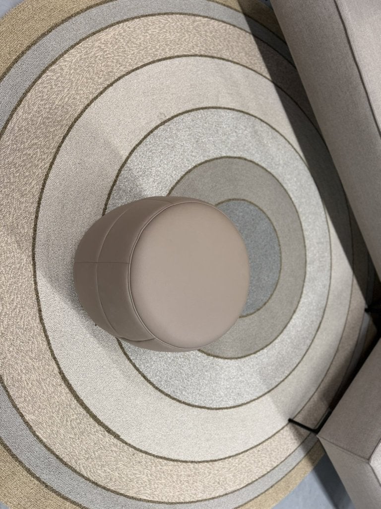 Nieuw Design on Stock Barrell 45 kruk Taupe leer design poef, Minder dan 50 cm, Gompenstraat 15, Rond, Ophalen of Verzenden
