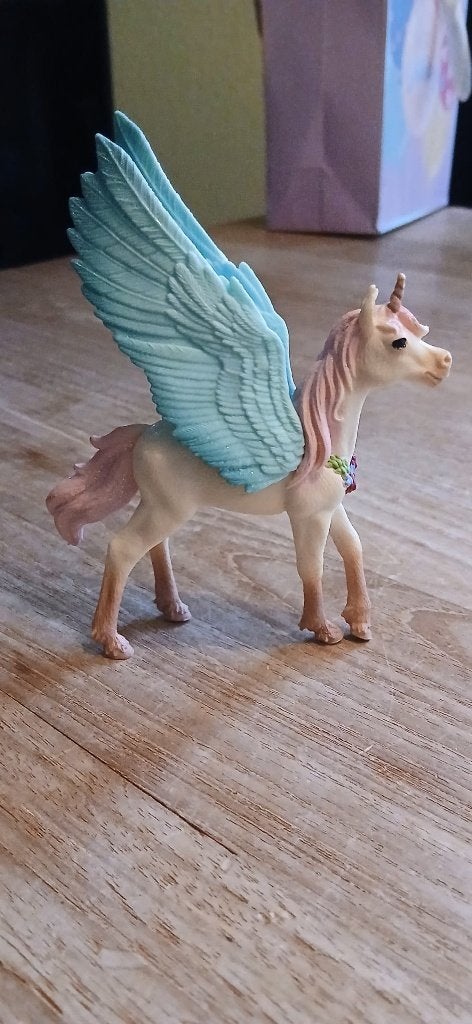 Schleich 70575 Bayala Pegasus Eenhoorn Veulen met juwelen, Verzamelen, Speelgoed, Ophalen of Verzenden, Zo goed als nieuw