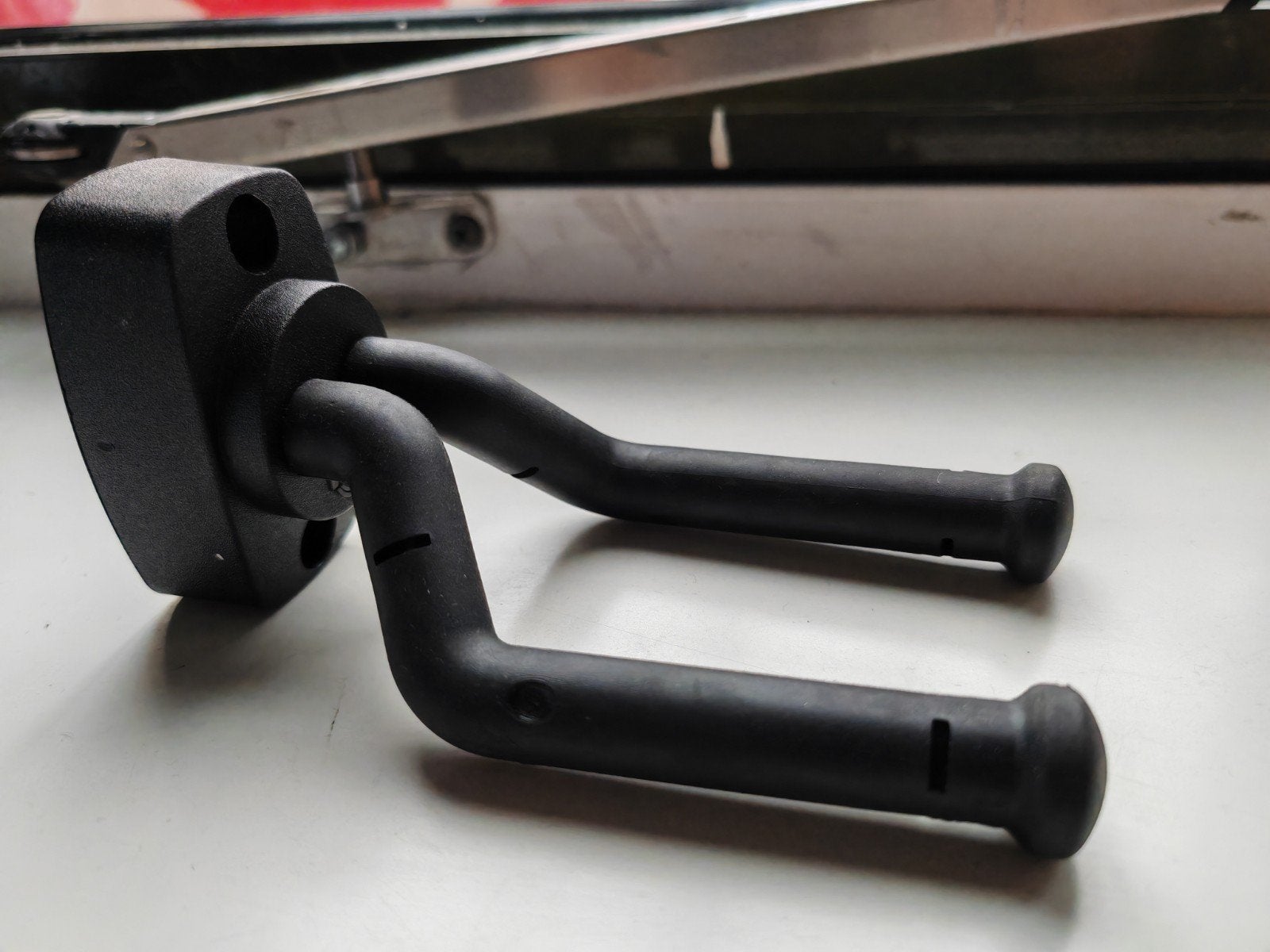 Gitaar muurbeugel - Hang je gitaar veilig op, Ophalen of Verzenden, Gebruikt, Instrumentstandaard, Gitaar