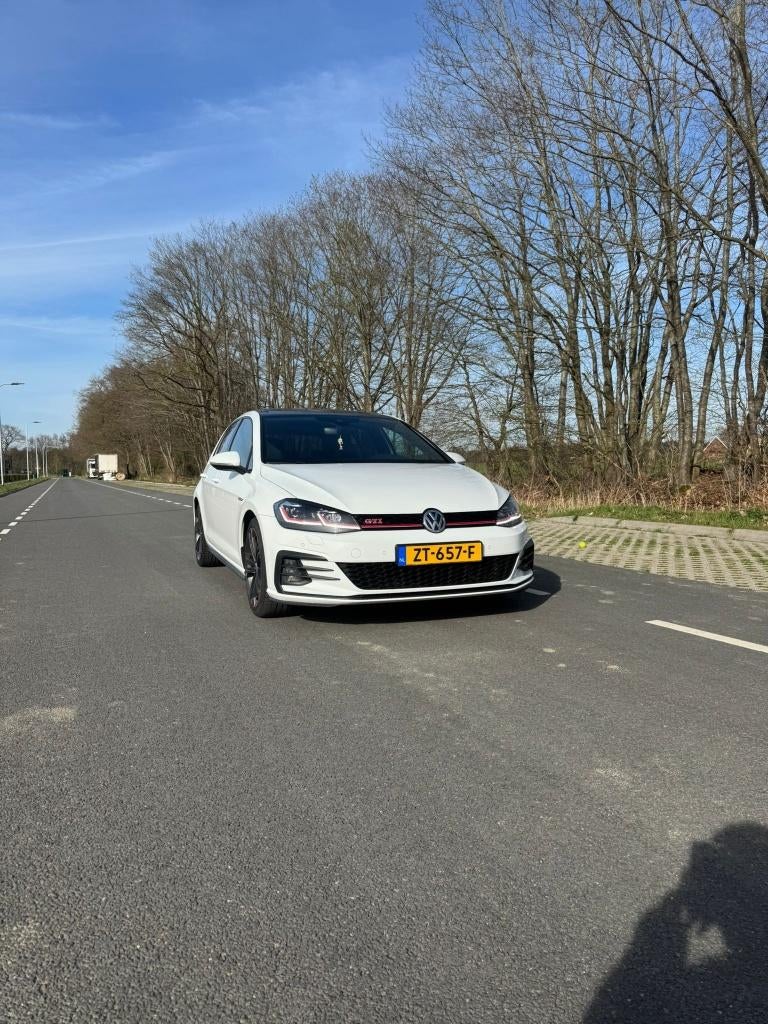Volkswagen Golf 2.0 TSI 245pk 7-DSG 5D 2017 Wit, Auto's, 4 cilinders, 1984 cc, Wit, 75 €/maand