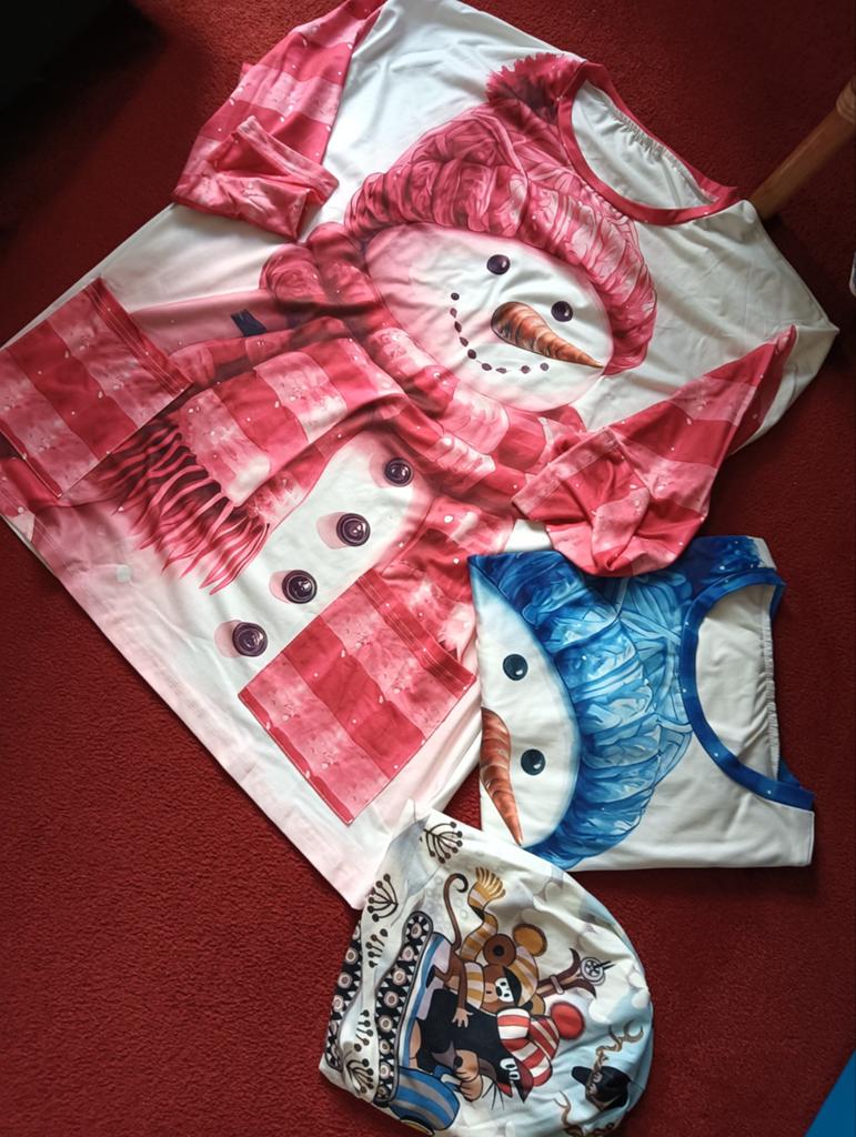 2 st big shirts maat XXL+2 ijsmutsen, Ophalen, Kostuum