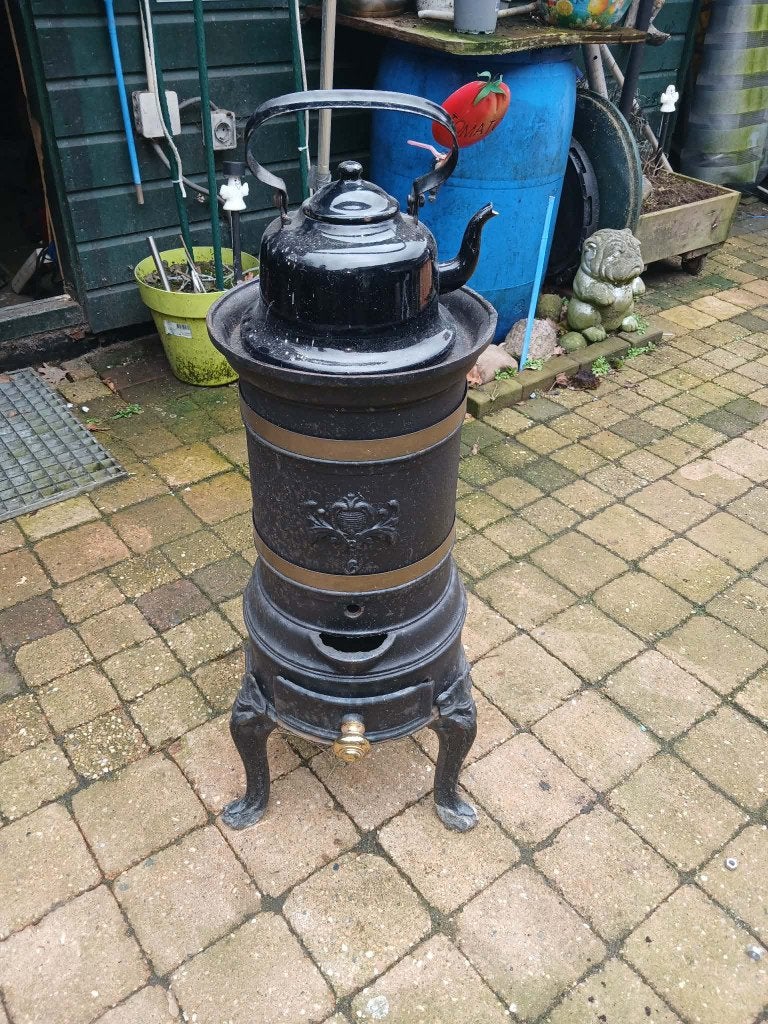 potkachel met ketel mooi voor decoratie, Ophalen