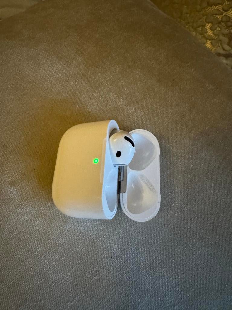 Linker AirPods 4 met Actieve Ruisonderdrukking, Ophalen of Verzenden, Gebruikt, Bluetooth