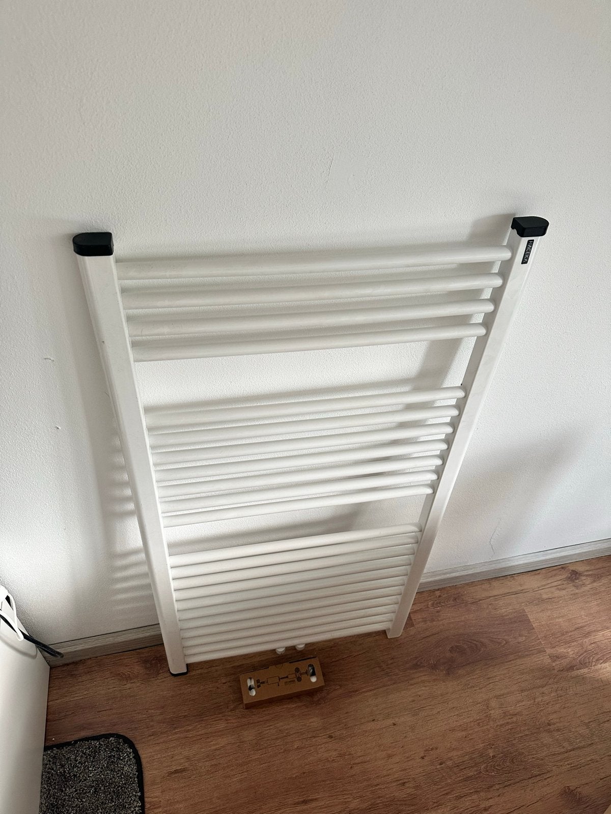 Witte handdoekradiator, nieuw, Doe-het-zelf en Verbouw, Verwarming en Radiatoren, Ophalen, Radiator, Minder dan 60 cm, Zo goed als nieuw