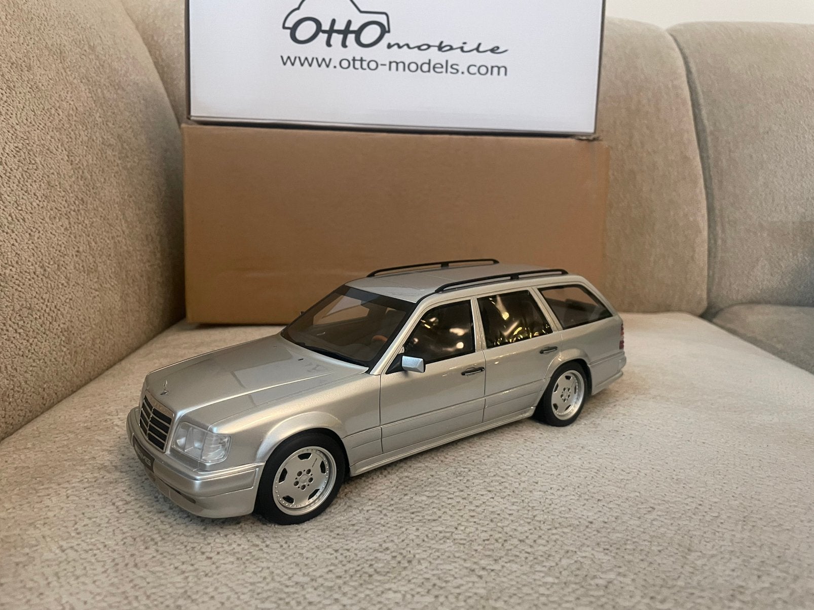 Ottomobile Mercedes-Benz E36 AMG S124 Silver OT889, Ophalen of Verzenden, Nieuw, OttOMobile