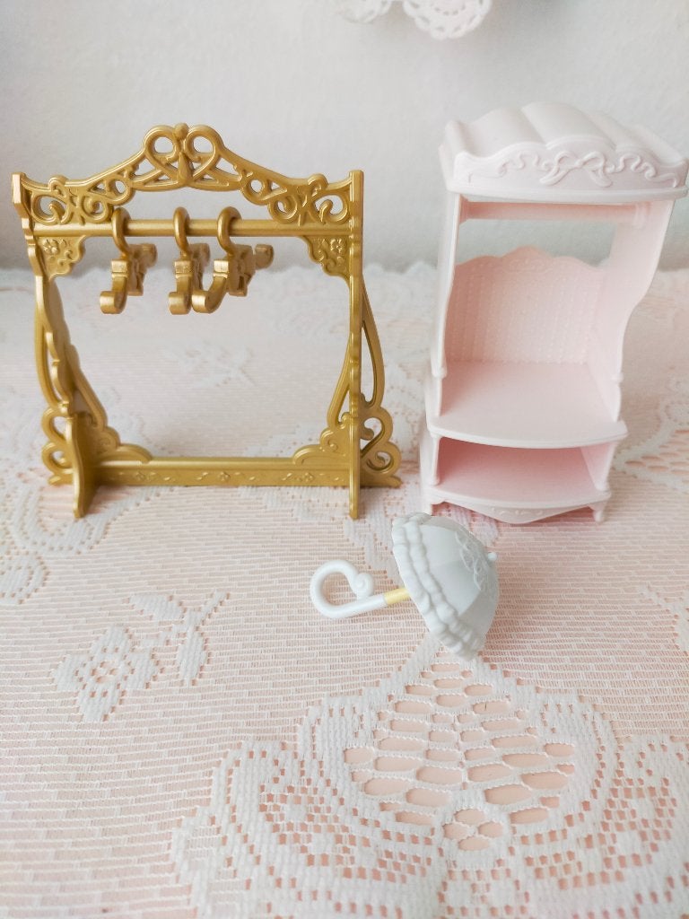 Sylvanian Families kledingrekje en -kastje, Kinderen en Baby's, Speelgoed | Poppenhuizen, Ophalen of Verzenden, Gebruikt, Toebehoren