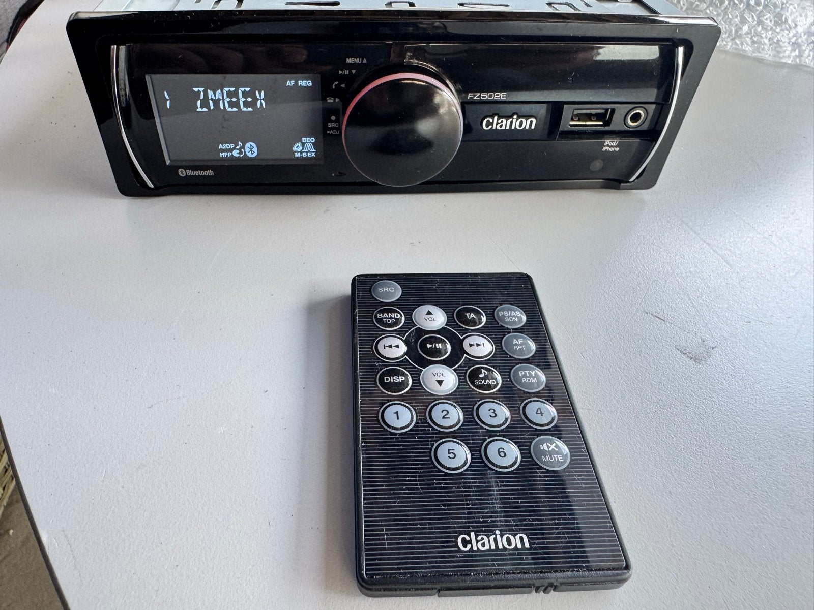 Clarion FZ502E Autoradio met Bluetooth en Afstandsbediening, Auto diversen, Ophalen of Verzenden, Gebruikt