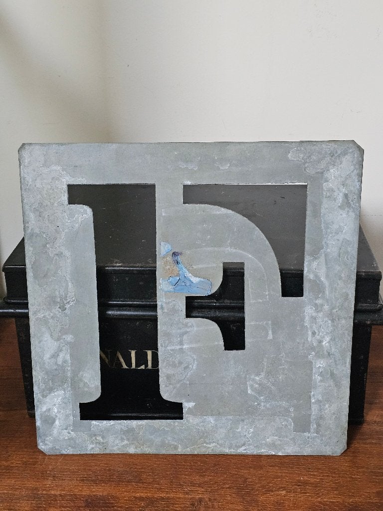 GROOT oud zinken lettersjabloon alfabet LETTER 'F'   26X26cm, Ophalen of Verzenden