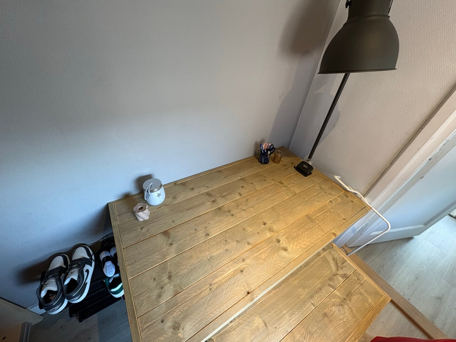 Steigerhouten tafel/ bureau met bankje - Zo goed als nieuw, Ophalen, 100 tot 150 cm, Zo goed als nieuw, Vier personen