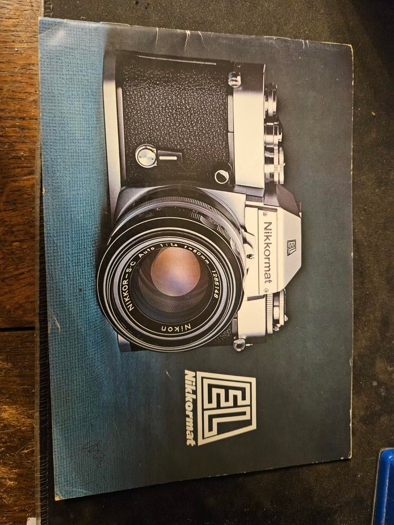 Nikkormat EL Catalogus - Vintage Nikon Camera Informatie, Ophalen of Verzenden, Gelezen, Nikon, Catalogus