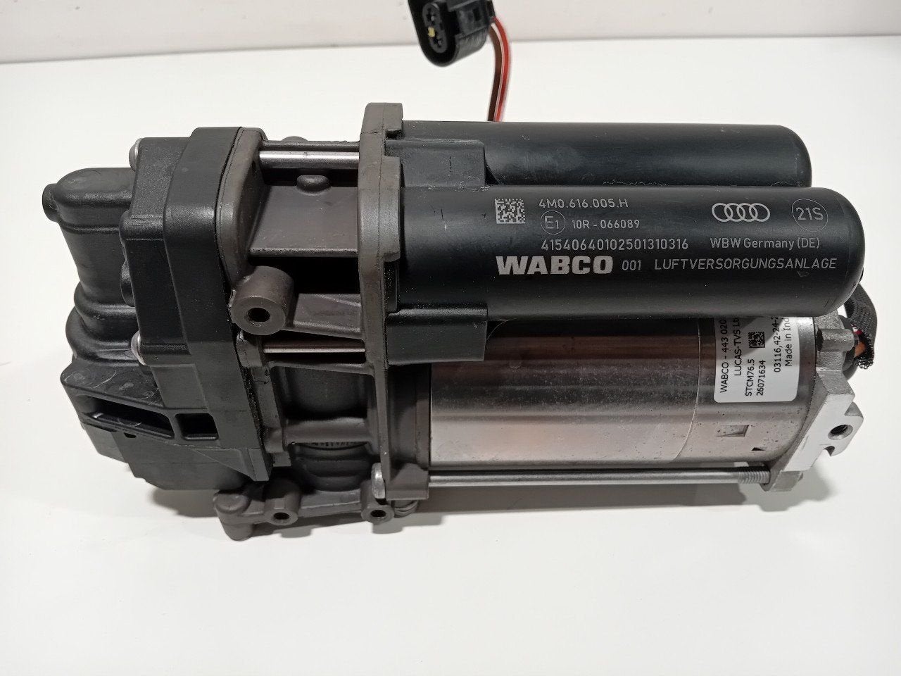 Compressor Audi Q8, Onderdelen@venauto.nl, Van der Ven Autorecycling B.V., Gebruikt, Ettenseweg 76, 4706 PB Roosendaal, The Netherlands