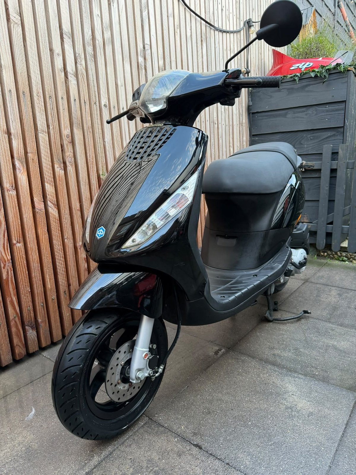 Piaggio Zip 4T - Nieuwstaat - 2900 Originele KM’s, Ophalen, Maximaal 45 km/u, Zo goed als nieuw, Benzine