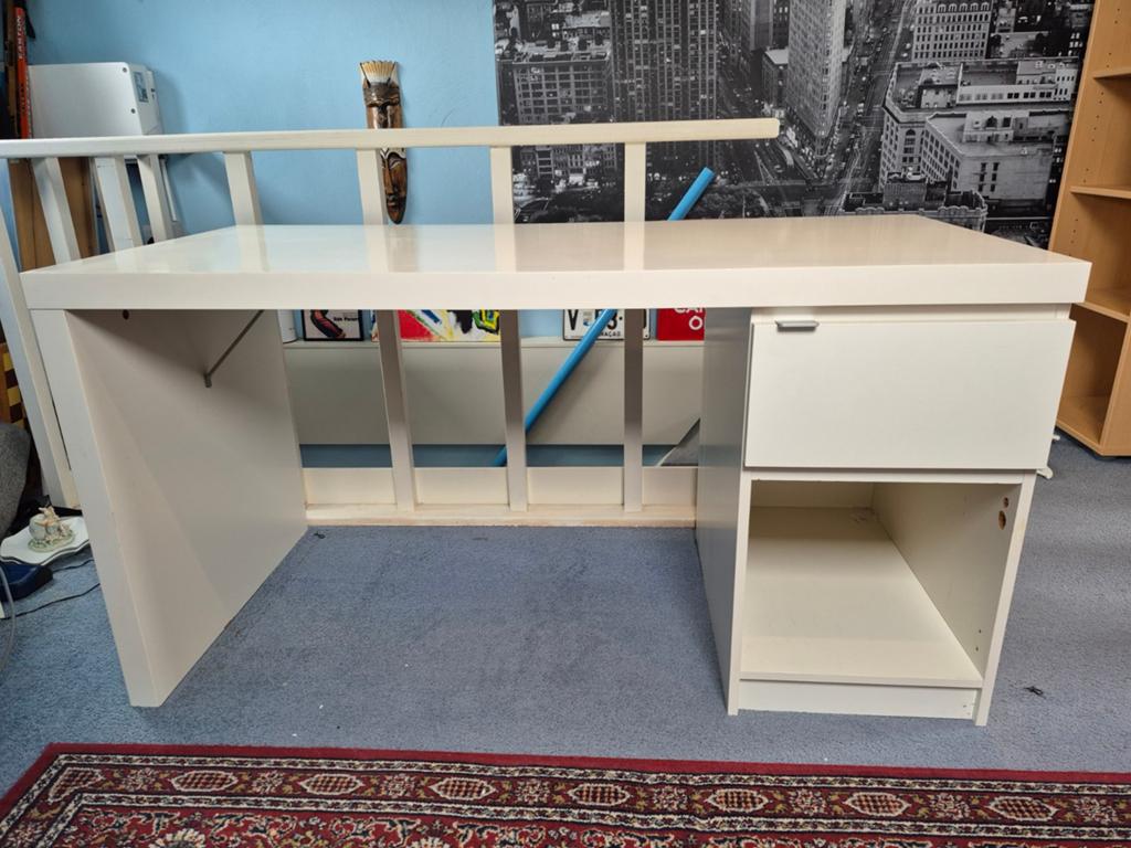 Wit bureau met lade en opbergvak incl. bureau stoel, Ophalen, Met lades, Gebruikt, Spaanplaat of MDF