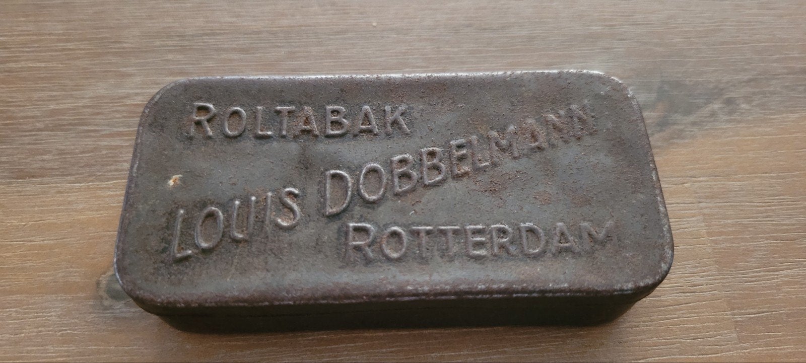 Blikken doosje " Roltabak Louis Dobbelman Rotterdam " 30/40, Ophalen of Verzenden, Gebruikt, Tabaksdoos of Verpakking