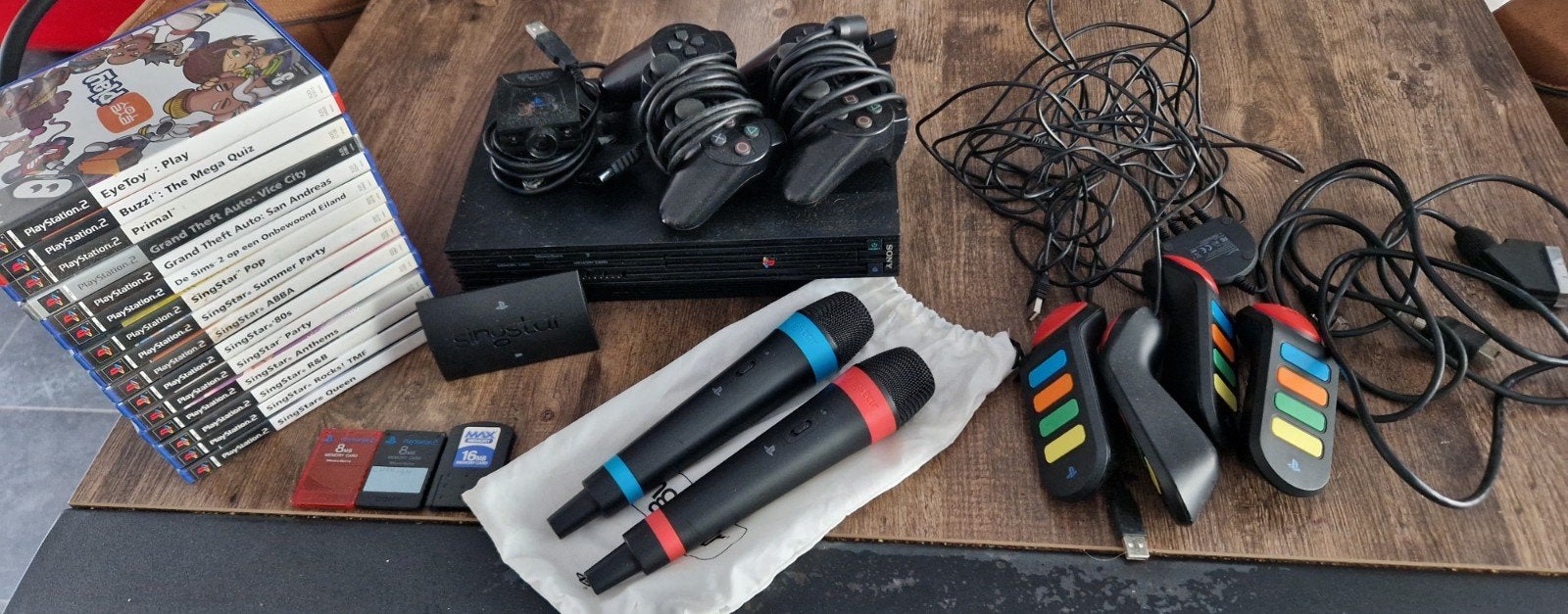 PlayStation 2, buzzers, microfoons, eyetoy en games., Spelcomputers en Games, Avontuur en Actie, Gebruikt, Eén computer, Ophalen of Verzenden