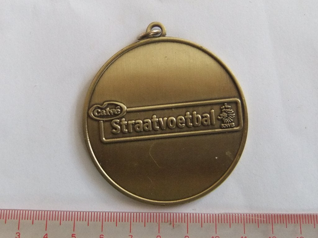 Calvé Straatvoetbal KNVB Medaille, Maat XS of kleiner, Verzenden, Zo goed als nieuw, Clubaccessoires