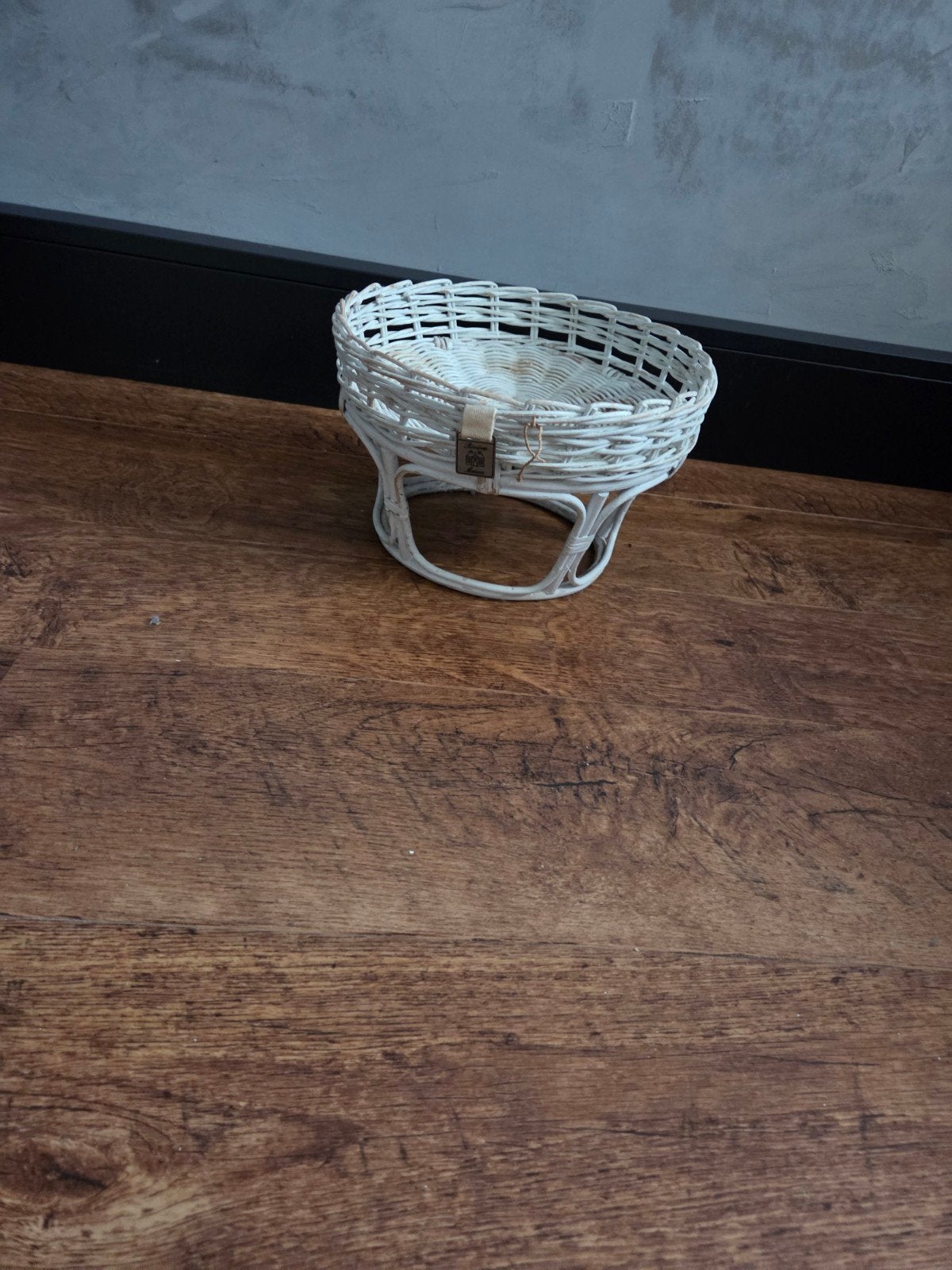 Witte rieten schaal op voet - Decoratieve mand, Ophalen, Schaal, Zo goed als nieuw, Riet